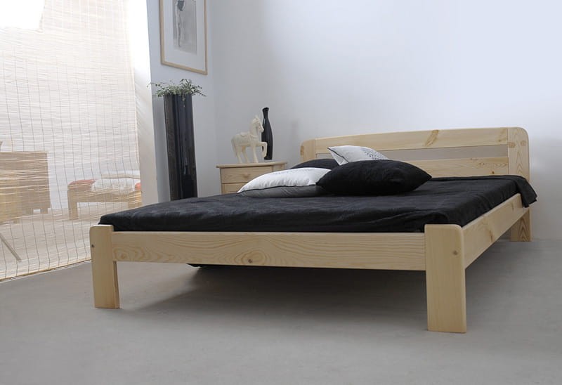 Posteľ Marcelína 140x200 s roštom - masív borovice