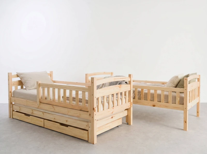 Drevená poschodová posteľ pre 3 osoby so zásuvkami P3S 90x200 borovica