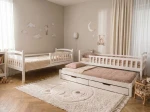 Drevená poschodová posteľ pre 3 osoby so zásuvkami P3S 90x200 biela