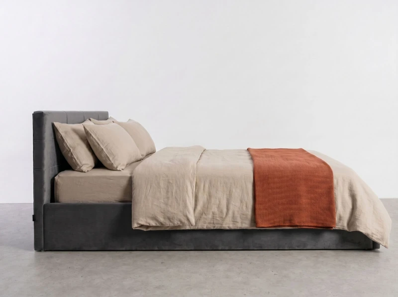 Čalúnená posteľ s úložným priestorom 180×200 cm Tilo Velvet – Grafitová
