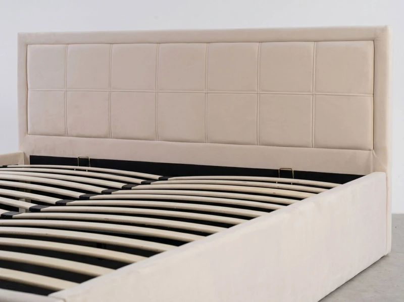 Čalúnená posteľ s úložným priestorom 140×200 cm Rema Velvet – Béžová
