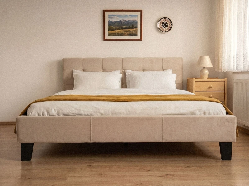 Čalúnená posteľ 140×200 cm Sumi Velvet – Béžová