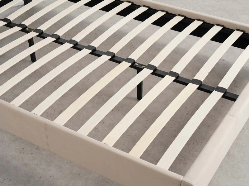 Čalúnená posteľ 120×200 cm Sumi Velvet – Béžová