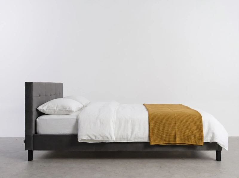 Čalúnená posteľ 120×200 cm Sumi Velvet – Grafitová